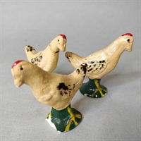 Gule vintage høns i gips genbrug gammelt legetøj